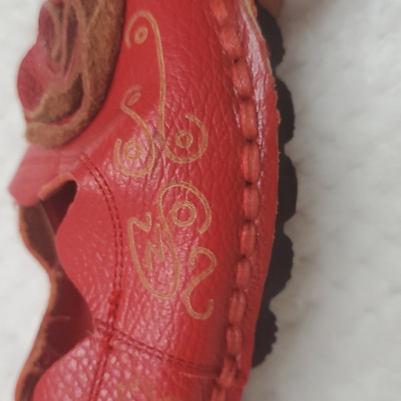 Tuo Rui Red leather ballet flat shoes with rosette,flexible lug sole, Sz.9 - Picture 7 of 16